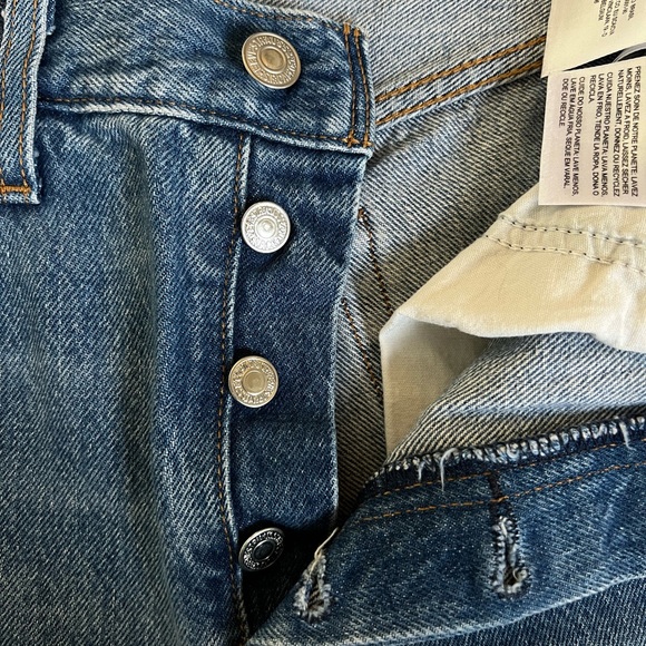 Levi’s Wedgie Straight Button Fly Cutoffs - Picture 2 of 3